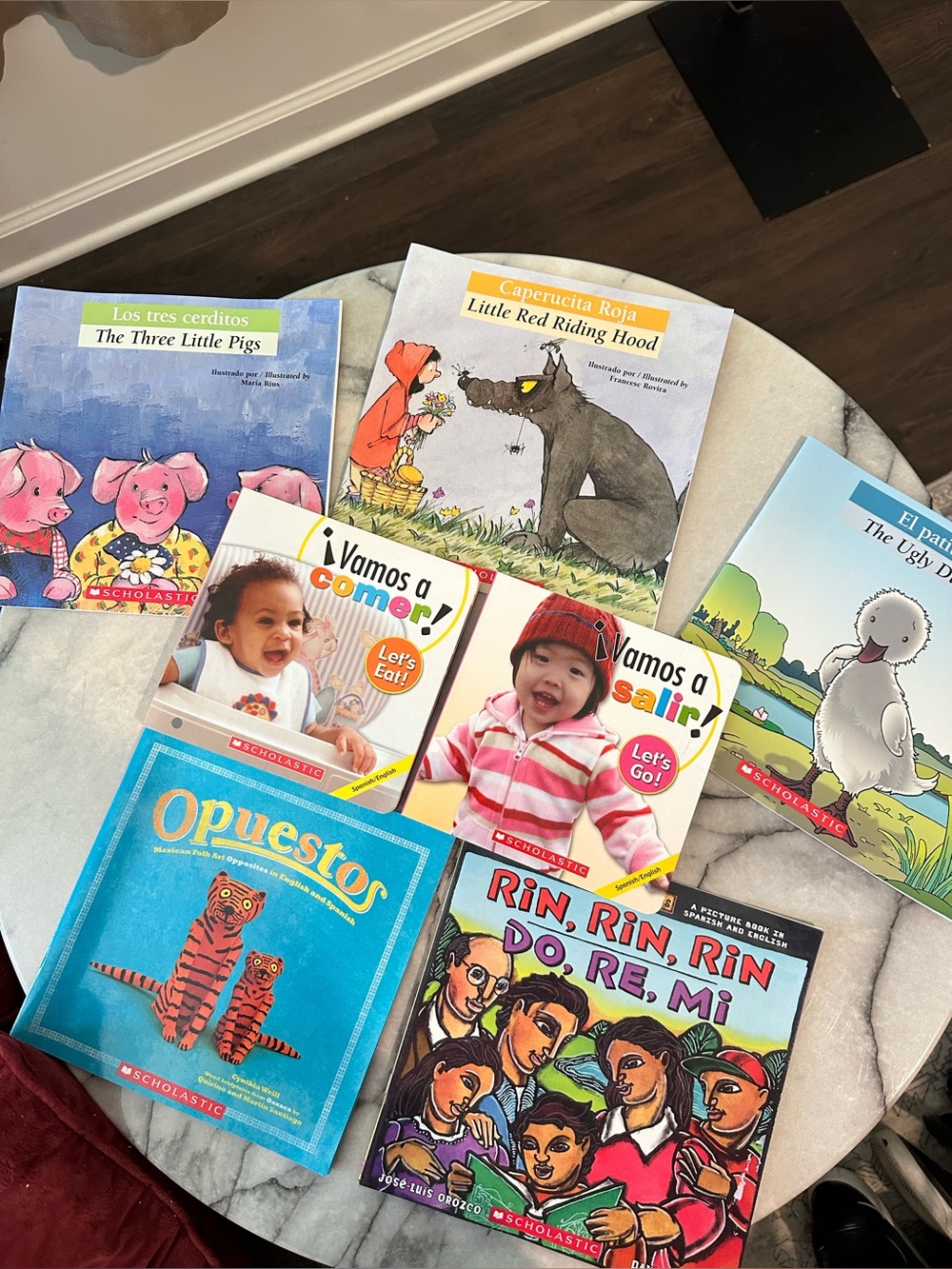 7 Scholastic Kids Board Books Spanish